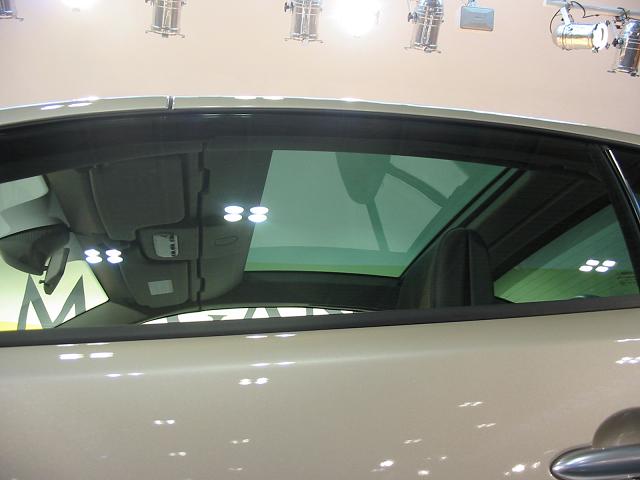 Renault Megane Glass Roof Cabriolet (>グラスルーフを見上げる)