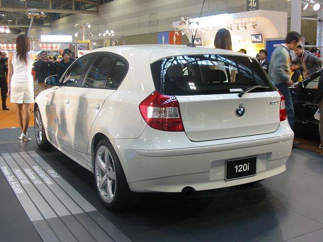 BMW 120i (後)
