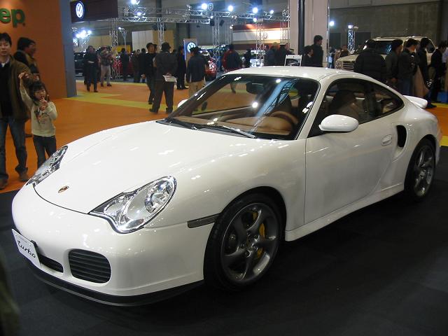 Porsche 911 Turbo S (前)