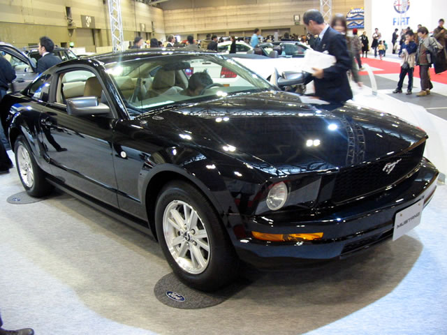 FORD Mustang V6 Coupe Premium (前)