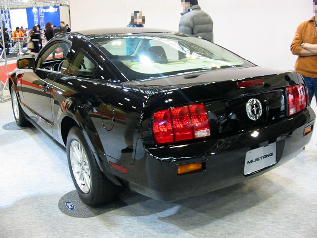 FORD Mustang V6 Coupe Premium (後)